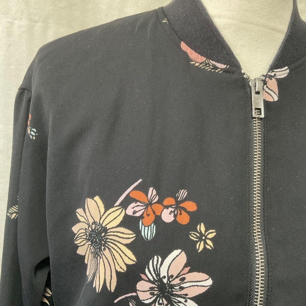 Who What Wear Black Bomber Jacket with Floral Design - Picture 4 of 10